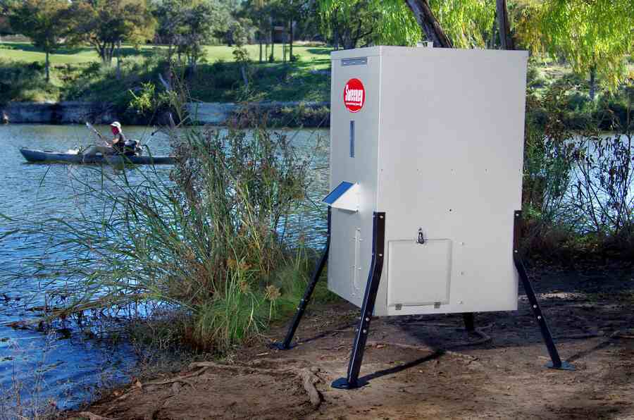 The Benefits of Automatic Pond Fish Feeders